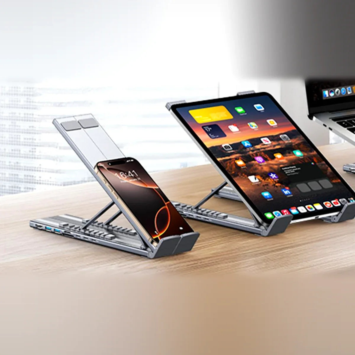 Le support accueille un ordinateur, une tablette ou un téléphone